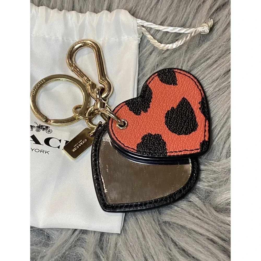COACH LEATHER DOUBLE HEART MIRROR IN LEOPARD PRINT CHARM KEY CHAIN‎ FOB - F54917